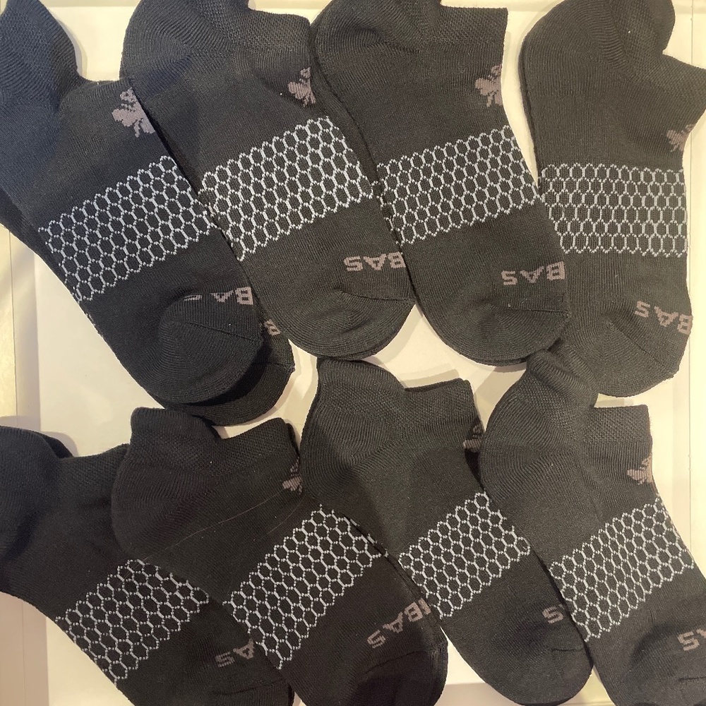8 pairs new Bombas ankle socks medium NEW